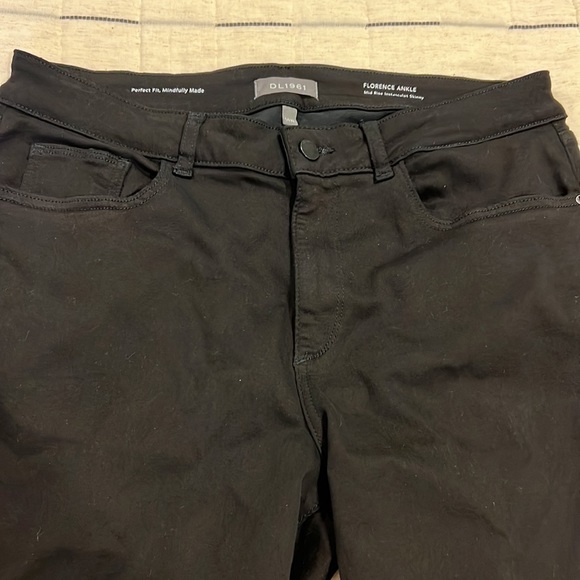 DL1961 Florence Ankle Jean - Picture 5 of 11